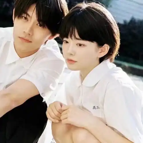  情侣头像要陪在值得的人身边一年又一年