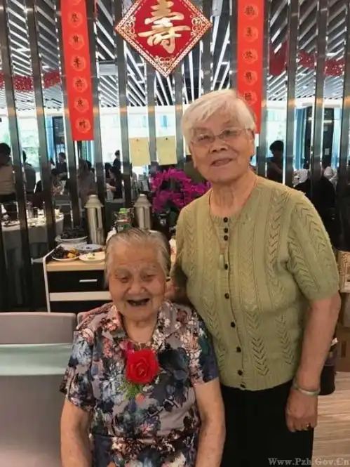 给闺蜜过生日趴,闺蜜78岁的儿子来参加