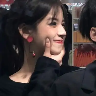  真人女生头像如果你要一样东西,不要等人家施舍,自己走出去,争取