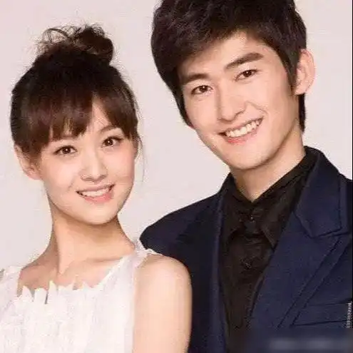  戴情侣戒指同现身酒店张翰否认与郑爽复合没联系,没复合