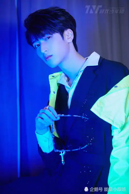  时代少年团东方卫视跨年,用热爱描绘2020,以舞台迎接2021