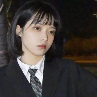 短发女生头像