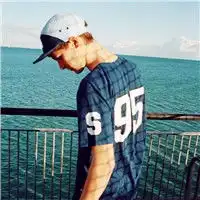  海边背影男生头像,微信头像海边背影男生