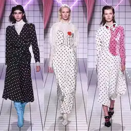  穿衣集复古与时髦为一体的波点裙,当下穿起来最好看