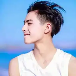  这个是不是个情侣头像麻烦大家了谢谢