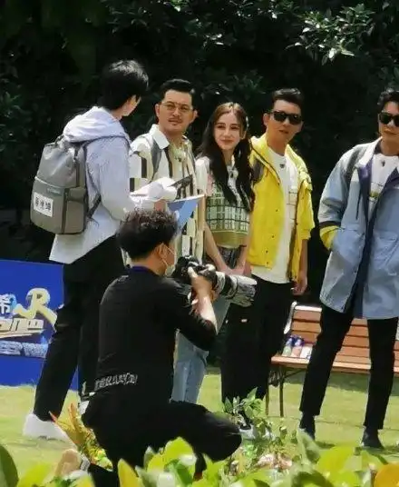  几岁了奔跑吧郭麒麟被蔡徐坤拉着假装跳水吓出表情包