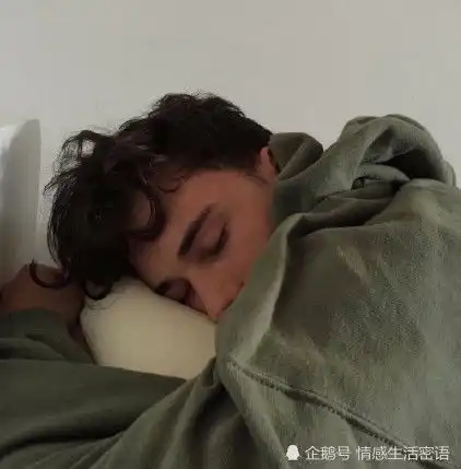 初中教室的vip位置,班级狠人全坐过,随便乱坐一下你试试