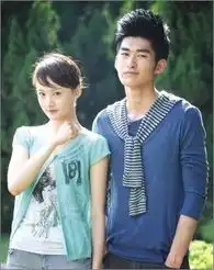  黄晓明杨颖合体身价300万揭情侣档亲密瞬间