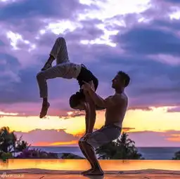  瑜伽情侣高难度姿势秀恩爱