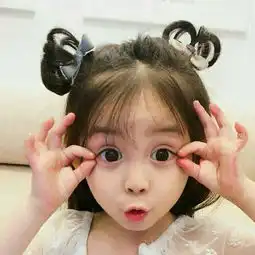  萌娃出生3天用可爱酒窝回应妈妈出生3天的宝宝给妈妈展示酒窝