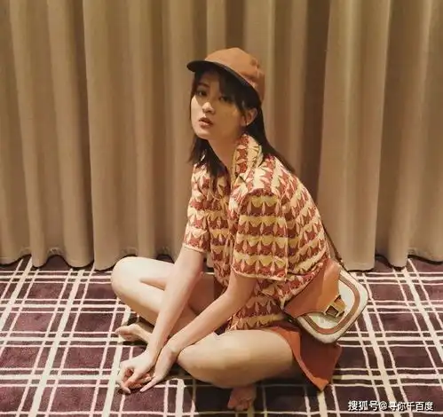  最近几年一直是小裙裙的天下,可今年夏天小短裤又杀回来啦