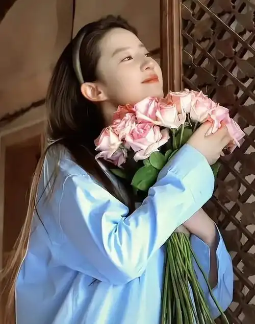  纸片人筷子腿真的好看吗看看殷桃刘亦菲,打破内娱病态审美