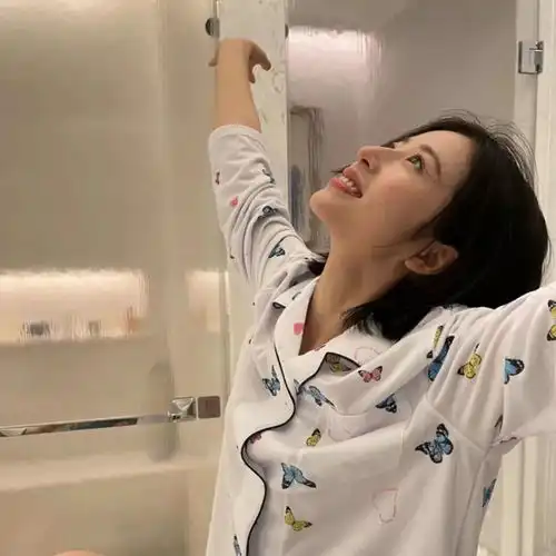  女明星的睡衣穿搭,可不止欧阳娜娜