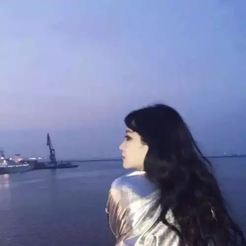 何必念念不忘是嫌他不够残忍还是怪自己不够愚