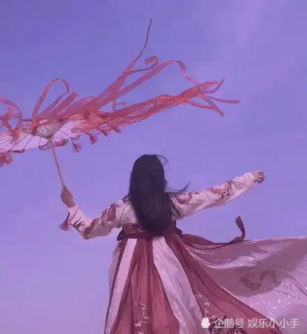 北冥有鱼已过时汉服天空拍照才吃香,自带仙气和光感