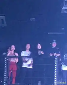  爆料为什么她俩是闺蜜周冬雨窦靖童情侣装游夜店