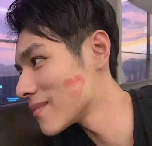  情侣头像明目张胆,深情款款