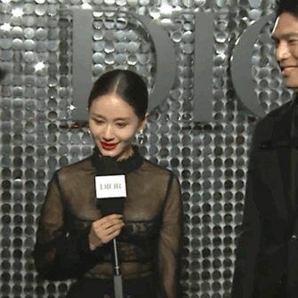  王子文与男友再度出街撒糖网友请原地结婚