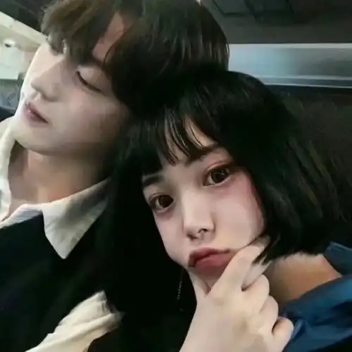  qq头像情侣版想和你抱在一起甜蜜到老