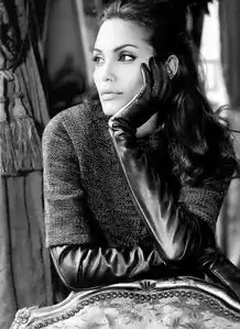  玛丽莲梦露热爱的百搭单品优雅称心的手套