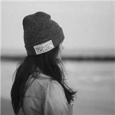  伤感的女生黑白头像一眼见你就会喜欢上你