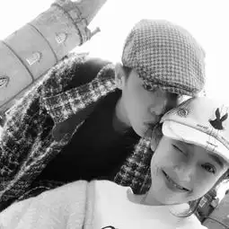  张若昀婚后首秀恩爱,晒老婆唐艺昕视角照片甜齁了