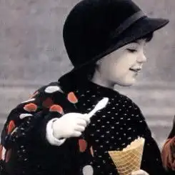  欧美小孩情侣头像一左一右超有爱的小孩情侣头像一对