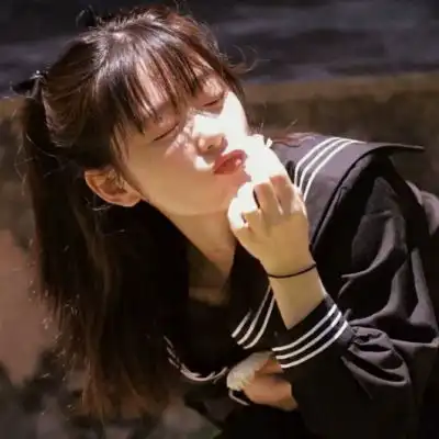  江郁复古原宿风女生头像