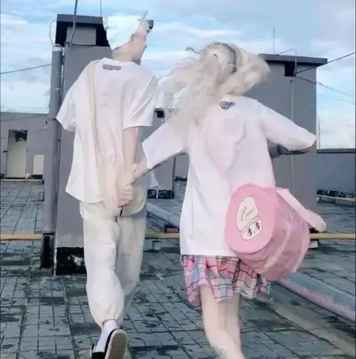  头像我们太有缘分了连手机上的时间都是一样的难道我们要谈恋爱了吗