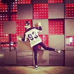  谁给两张情侣头像图,﹏速来啊,有的直接发图,学生适合的,好的我追加给600分