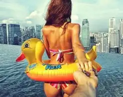  跟随性感女友甜蜜环球旅行