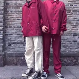  一对部位半身情侣头像