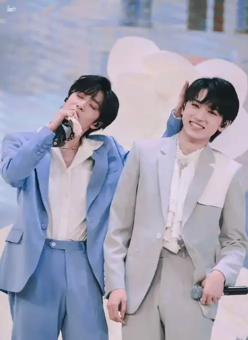  宋亚轩刘耀文合照文轩cp嗑死我了