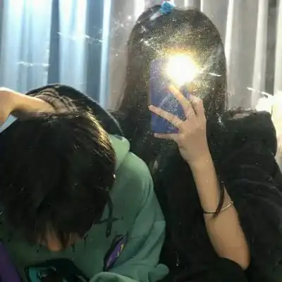  不牵手也可以漫步风霜雨雪不见面情侣头像我要个性网