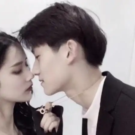  qq情侣头像青春时尚原谅我没有放不下你