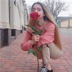  2018最新qq空间头像女欧美原宿风听别人的故事流自己的泪