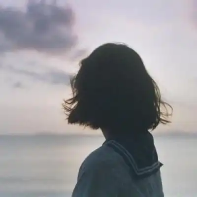  女生背影头像唯美伤感没有分手何必有忧愁