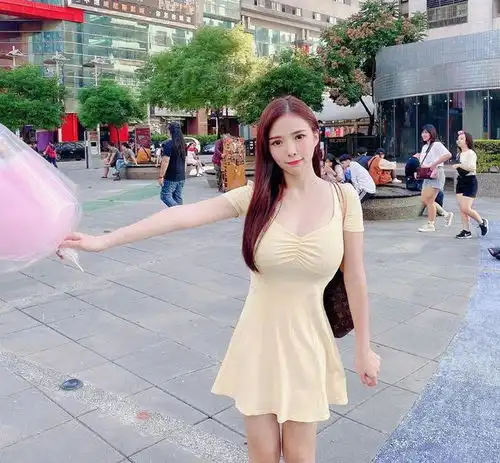  小个子女生看起来小,其实也可以穿得很美