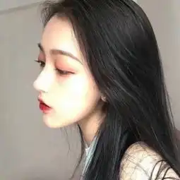  女生长发头像高冷微笑是我的伪装