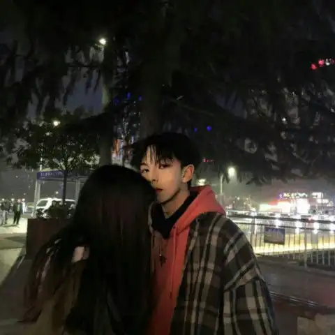  ins热恋情侣头像,网友表示又要骗我谈恋爱