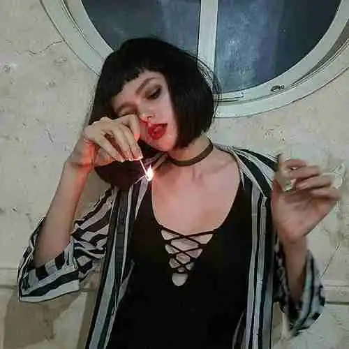  吸烟浪荡女人微信头像图片大全