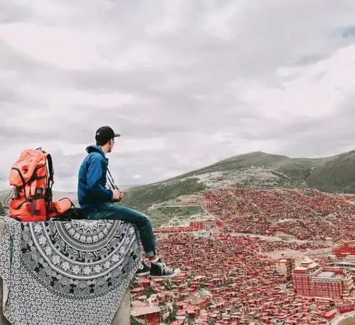  旅行家2人1狗1辆神奇的面包车超低成本环游中国,他们用4㎡空间把自驾游玩出了新境界