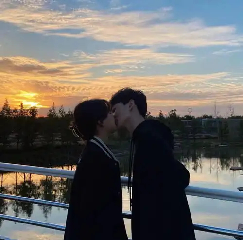  情侣头像要想脱单就先存情侣头像