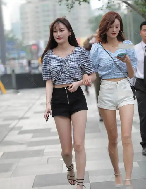 黑白蓝格子,搭配裤子,清纯靓丽闺蜜组合