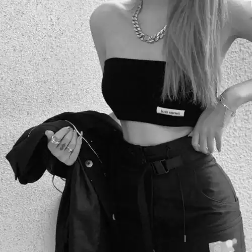  高级质感黑白女生头像