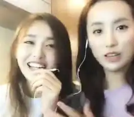 她如今嫁给了花千骨的主演,是一个快乐的萌妹子