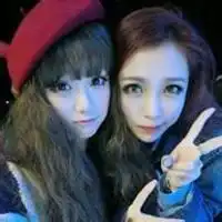  要一对不带字的姐妹头像而且其中有一张要一对情侣的