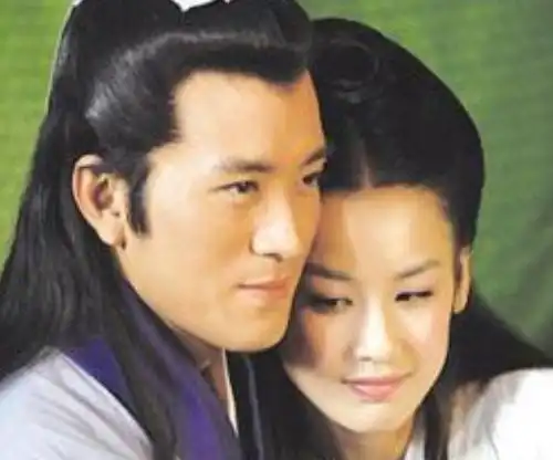  黄圣依晒与杨子聊天截图,头像一露酸倒网友,秀恩爱方式别出心裁