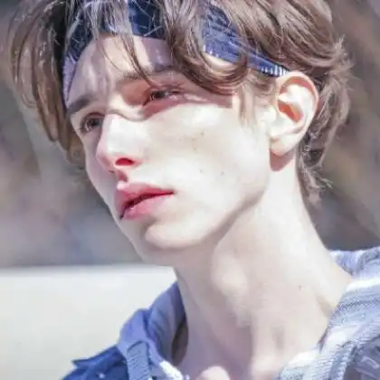  qq欧美头像男生,用眼神掩饰一切是很难的