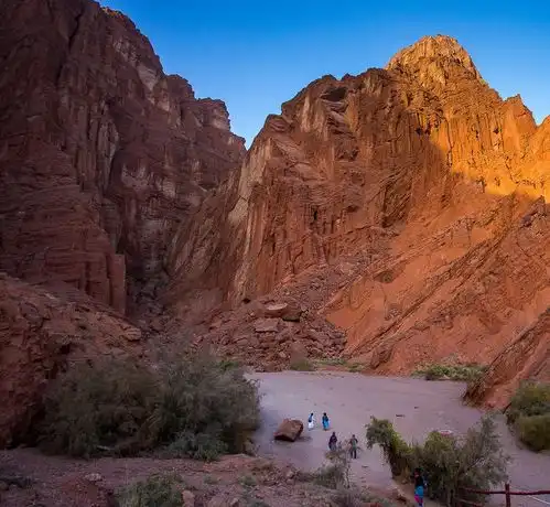  山和水交汇在一起景点虽然很偏远,混在一起有一种别味的滋味